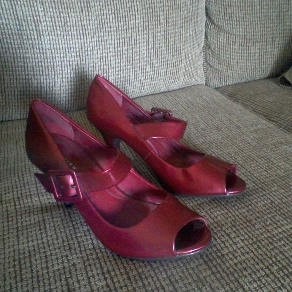 Kenneth Cole Reaction Heels